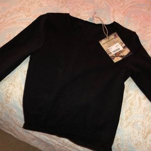 Black Long Sleeve Crop Top!